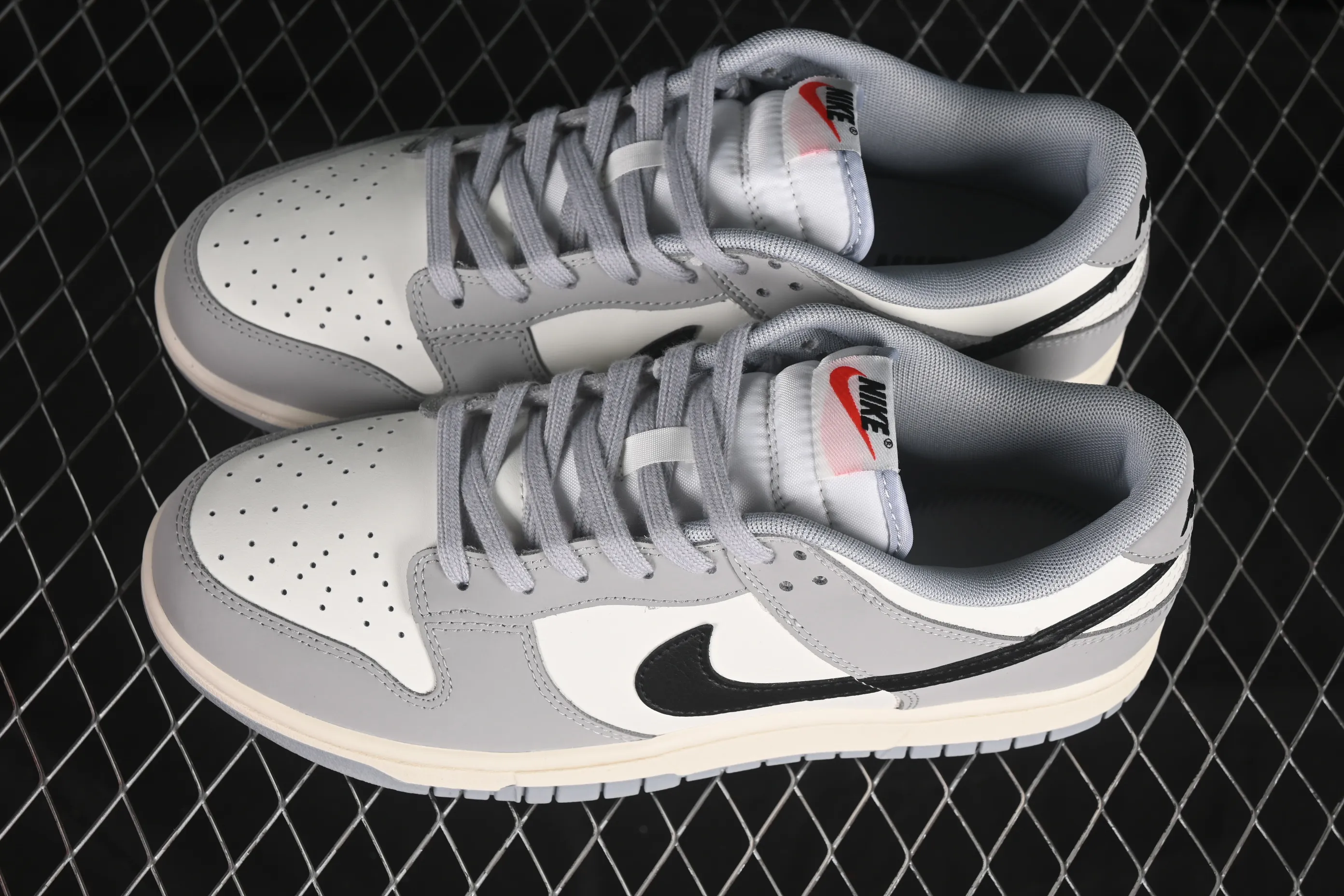 All categories Nk SB Dunk series Nk SB Dunk Low low-top sneakers Nike SB Dunk Low white, black and gray low-top casual sneakers IB3079-101